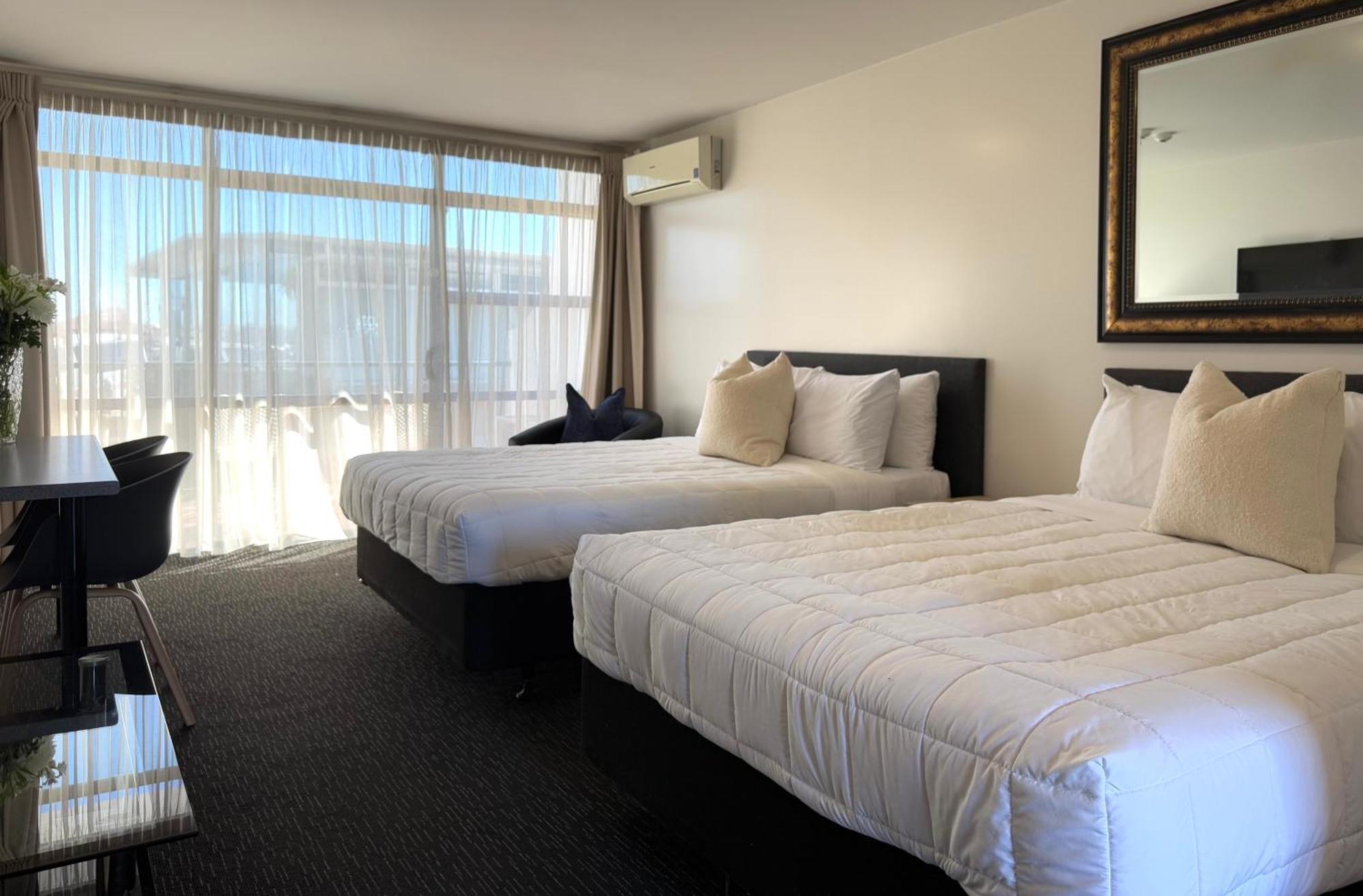 Bluewater Hotel Нейпир Экстерьер фото